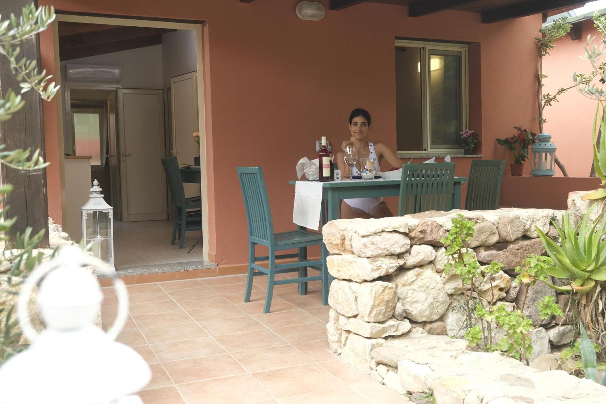 Villaggio Camping Torre Del Porticciolo 포르토 콘테 객실 사진